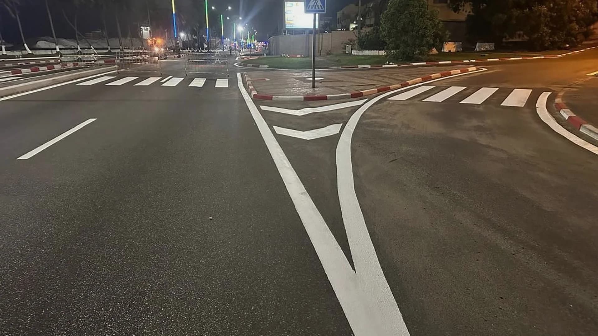 Marquage routier achevé sur une voirie urbaine à Libreville