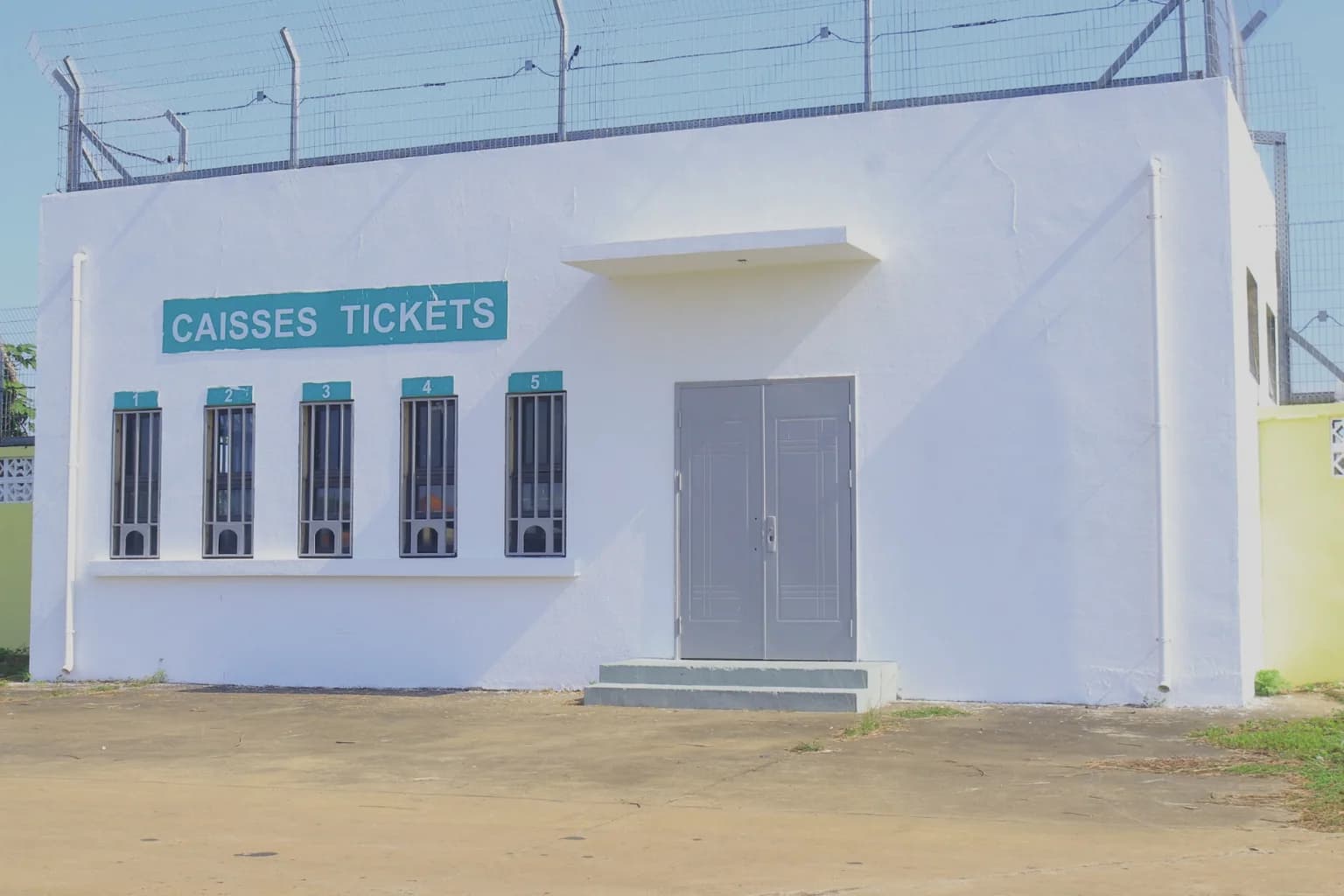 Bâtiment de billetterie du Stade de l'Amitié d'Akanda